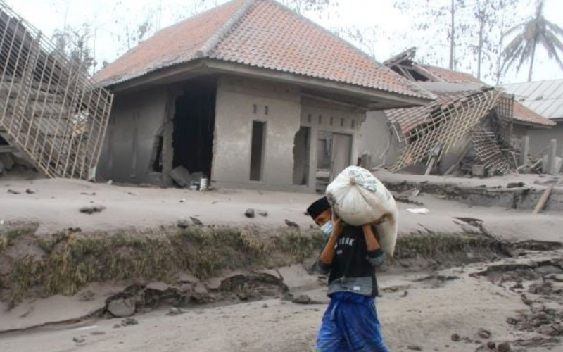 Sumatera dan Semeru Membutuhkan kita, Uluran Tangan Kita Penolong Sesama